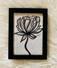 FRAMED ORGANIC FLOWER